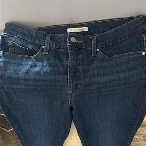 Levi’s 311 Shaping Skinny Classic Dark Blue Jeans. 31x30. Gently worn!!!!